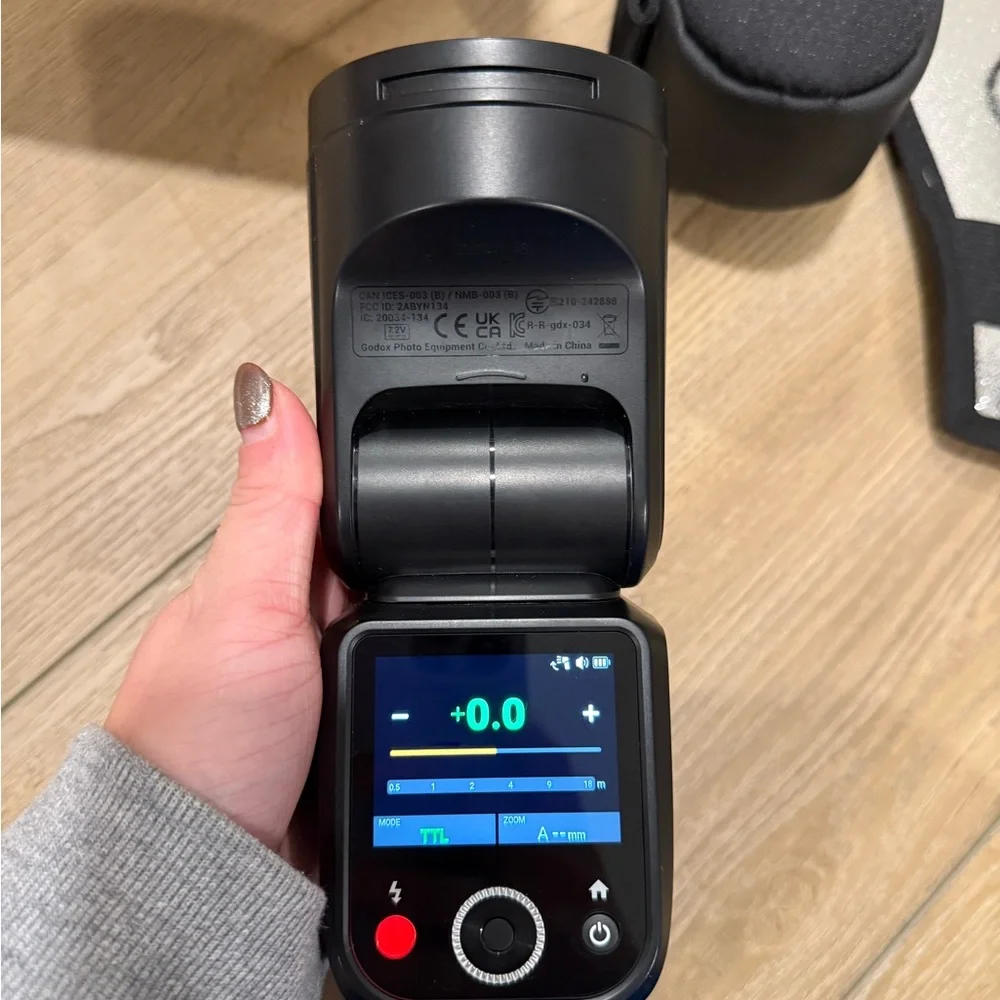 Nikon Godox V100 Black Camera Flash